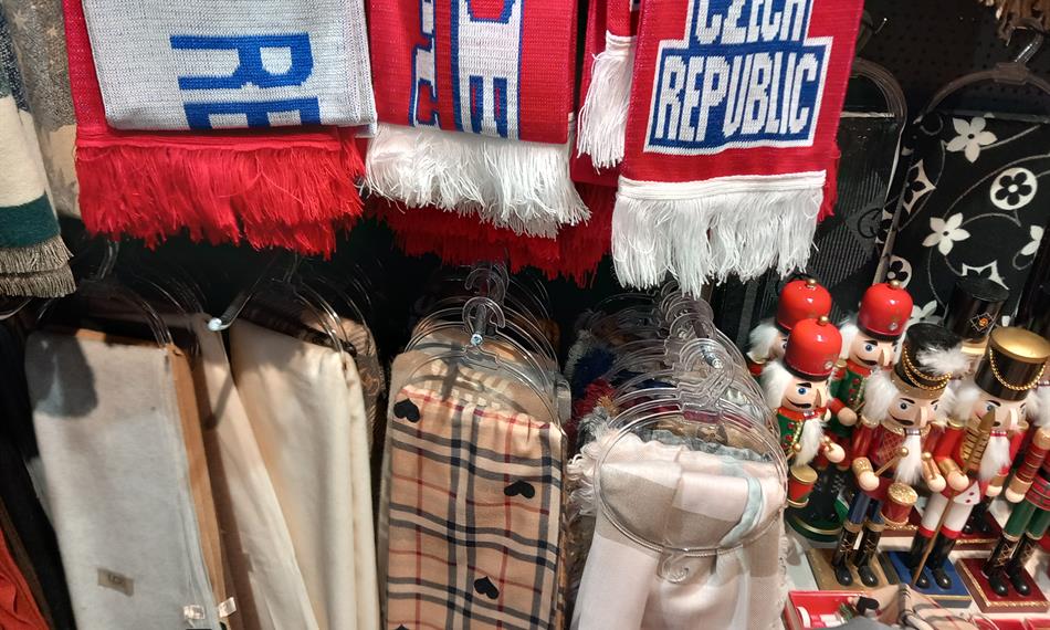 širový výběr zboží obsahující i padělky